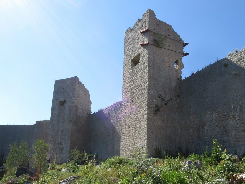 Крепость Коруна. Башни северной стены