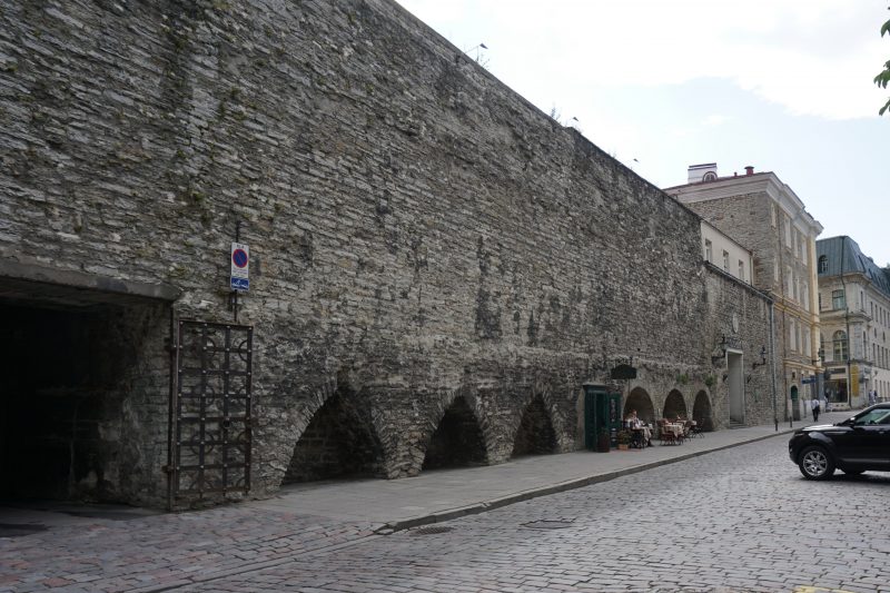 Таллин. Фрагмент стены у башни Ассауве