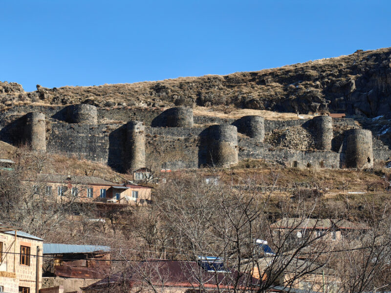 Армения. Бжни. Стены и башни западной части крепости