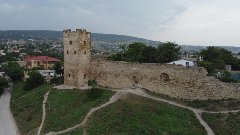 Крым. Феодосия. Башня Климента и калитка в восточной стене