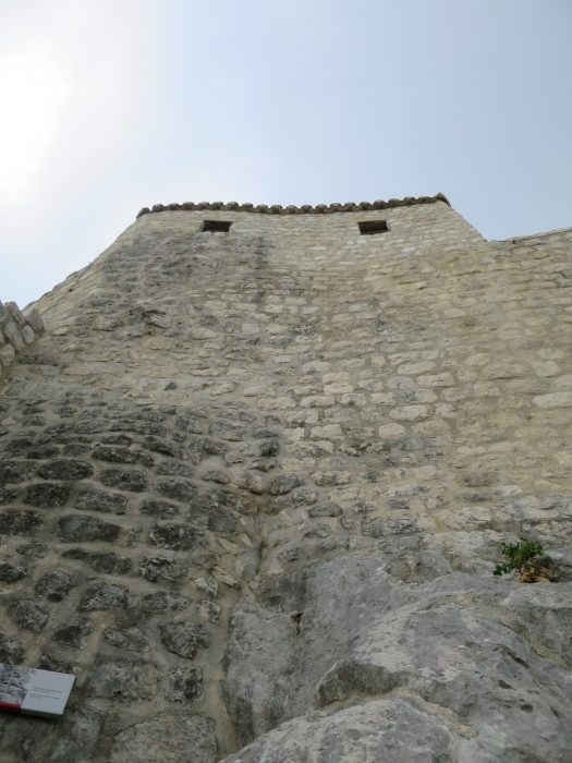 Сокол-Град. Стена у входа в нижний форт