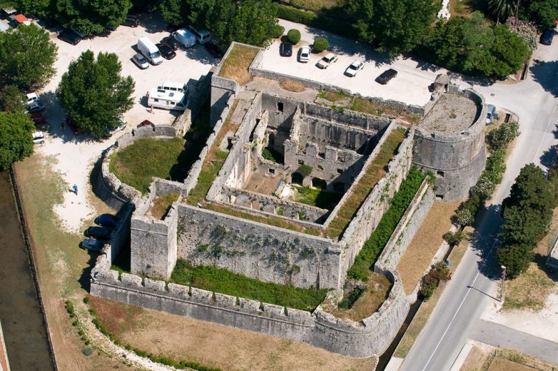 Общий вид крепости Велики Каштио до реставрации