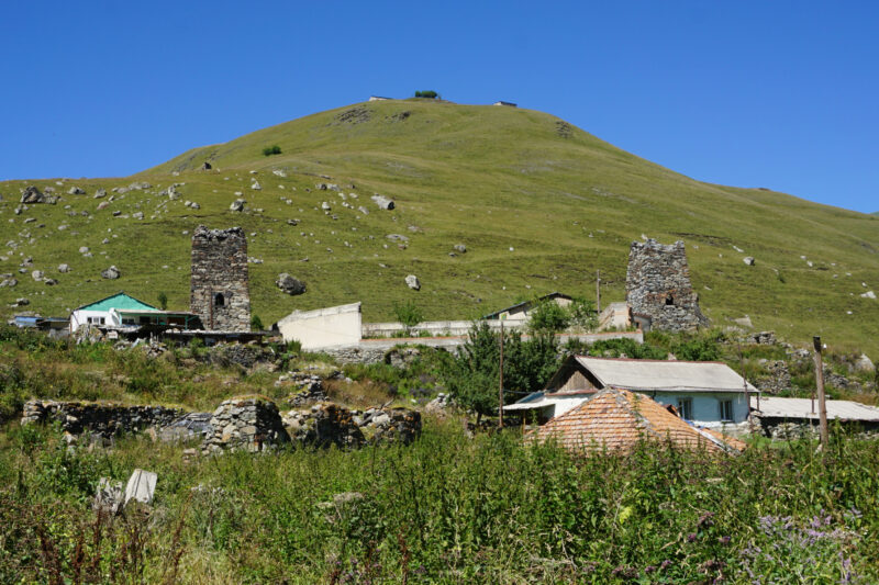 Северная Осетия. Тагаурия. Две башни в верхней части селения Джимара