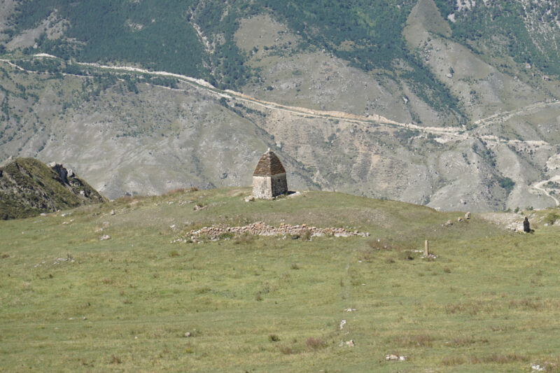 Северная Осетия. Урсдонское ущелье, селение Цамад, склеп Бицоевых