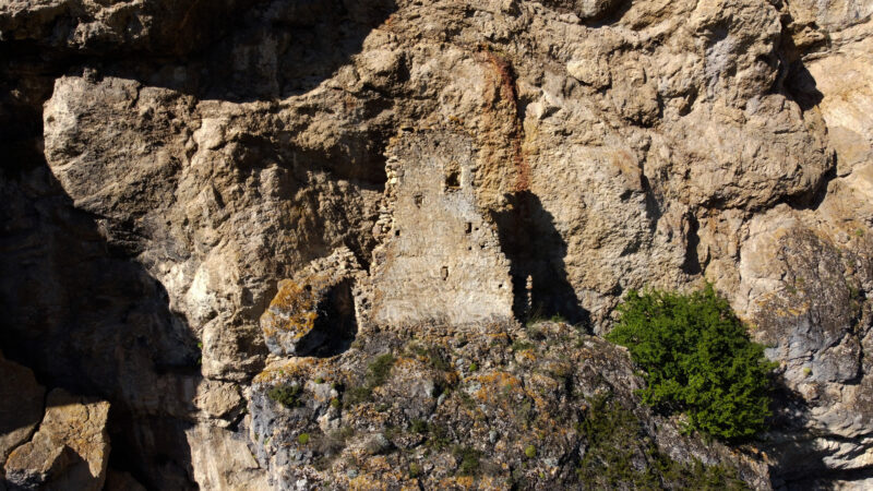 Северная Осетия. Урсдонское ущелье. Наскальная крепость. Башня 2